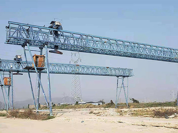 龍門吊現(xiàn)場圖01.jpg