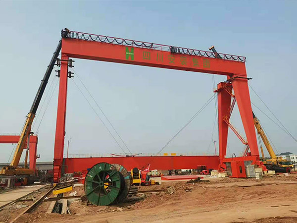 云南普洱龍門吊出租出售跨度18+4+4米龍門吊