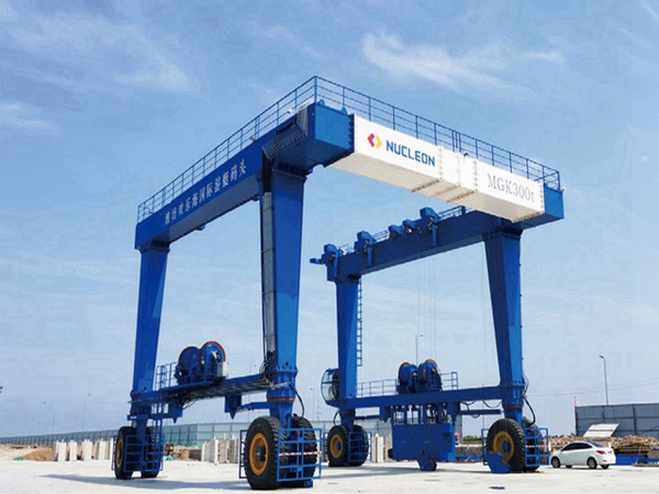 江蘇南通游艇搬運機廠家游艇搬運機液壓系統(tǒng)特點     